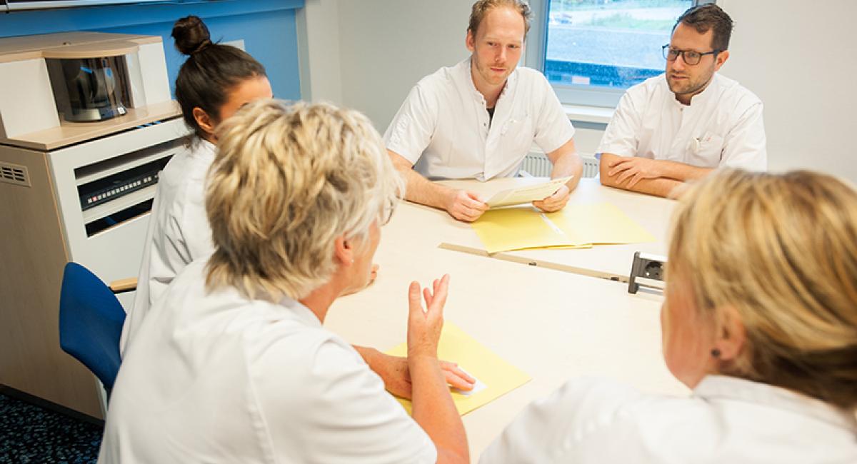 Nivel: Nieuw ontwikkelde, multidisciplinaire ‘motorkapoverleg’ op de spoedeisende hulp, kan bijdragen aan betere diagnostiek en behandeling van de patiënt